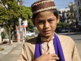 通学途中のイスラム教徒の少年(写真と内容とは関係ありません)
